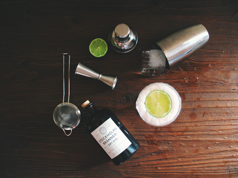 Barware visual reference — cocktail tools for professional bar use